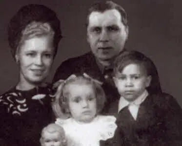 Семья　Н И Эйтингона　Москва 1950 г Фото из семейного архива Наум - фото 56