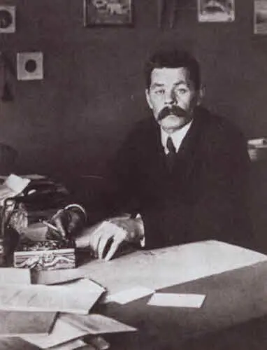 М Горький 1919 г Одно из Окон РОСТА со стихами Маяковского Сд - фото 29