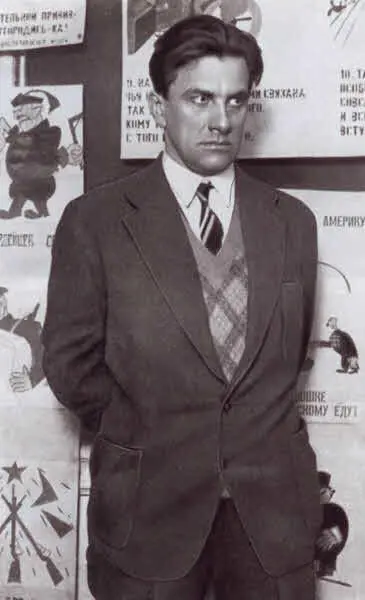 Маяковский на выставке 20 лет работы Фото А Штернберга 1 февраля 1930 г - фото 36