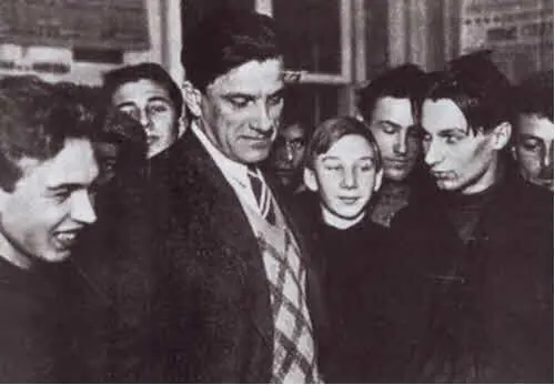 На выставке 20 лет работы Крайний слева Павел Лавут Наталья Брюханенко - фото 53