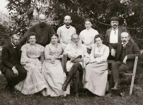Л Н Толстой в кругу семьи в день своего 75летия 28 августа 1903 г Ясная - фото 207