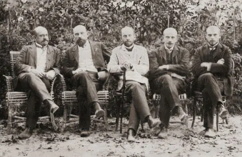 Сыновья ЛН и С А Толстых 28 августа 1903 г Ясная Поляна Фотография Ф Т - фото 214