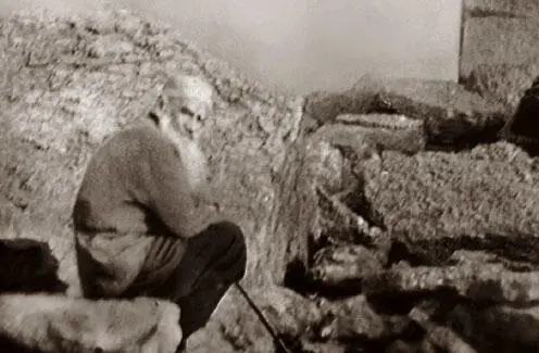 Л Н Толстой на берегу моря в Алупке 1901 г Фотография А Л Толстой Л Н - фото 225