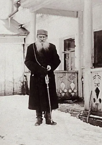 Л Н Толстой перед прогулкой 1905 г Ясная Поляна Фотография М Л - фото 226