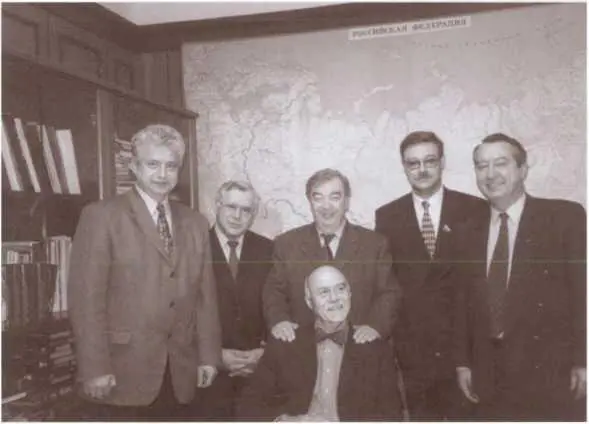 Евгений Примаков со своей второй женой Ириной Борисовной С друзьями великим - фото 40