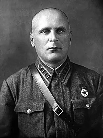 Командир 113й сд полковник К И Миронов В кризисной обстановке общение - фото 42