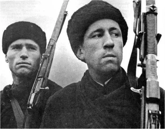 Московские ополченцы Ноябрь 1941 г Боец слева вооружен винтовкой Мосина а - фото 118