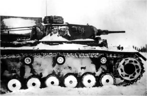Командирский танк Pz III Опознается по рамочной антенне за башней В ответ на - фото 130