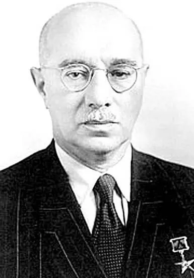 Михаил Гуревич родился селе Рубанщина под Курском в семье рабочего В 1910 году - фото 130