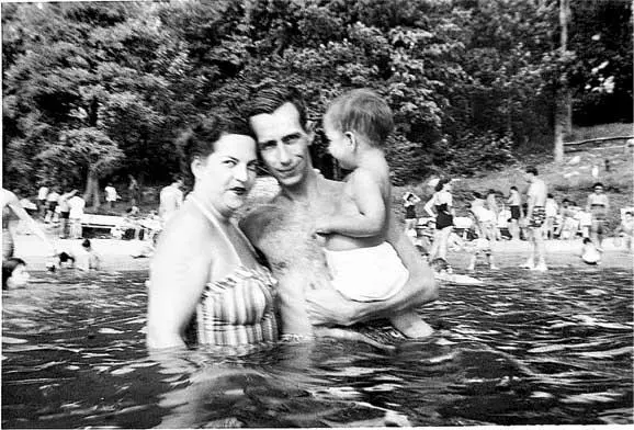 Мы с мамой и папой на озере МохеганЛейк в НьюЙорке Если мы игнорируем это - фото 3