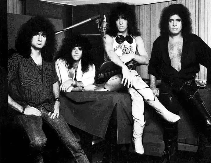 Работая над Asylum в студии Electric Lady Слева направо Брюс Эрик я и Джин - фото 26
