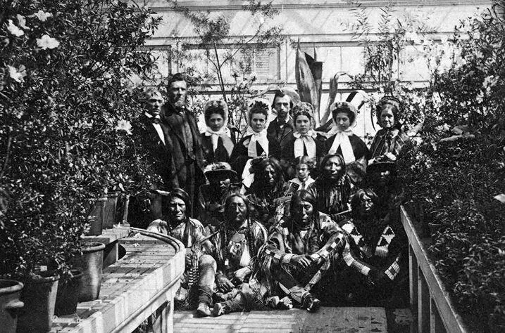 Делегация вождей шайенов арапахо и кайова в Вашингтон в 1863 г В верхнем - фото 64