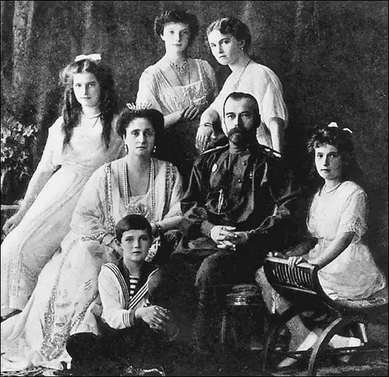 Император Николай II с супругой и детьми Александра Федоровна была - фото 85