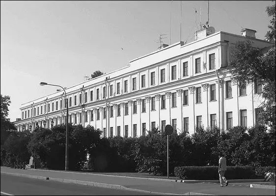 Итальянский дворец Жизнь многих неординарных россиян была связана с - фото 123