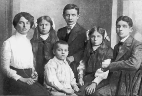 ИФ Арманд с детьми Однако в конце XIX в когда ИФ Арманд жила в усадьбе - фото 35