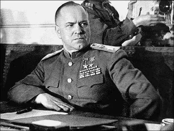 Маршал СССР ГК Жуков Фото 1945 г Жуков был привлекательным мужчиной - фото 37