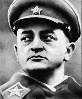 МН Тухачевский Фото 1930х гг Свою шестую в жизни экспедицию Козлов - фото 66