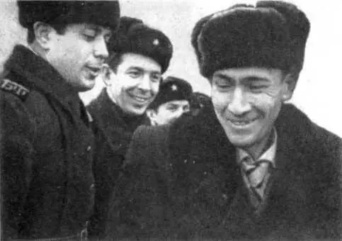 Кадры из документального фильма Свердловской телестудии посвященного П Л - фото 53