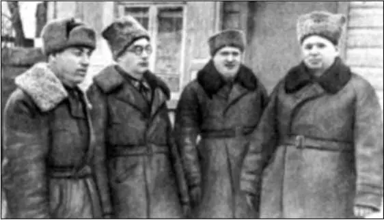 Командование 3й гв бывшей 8й тбр слева направо ВН БаскаковПА - фото 21