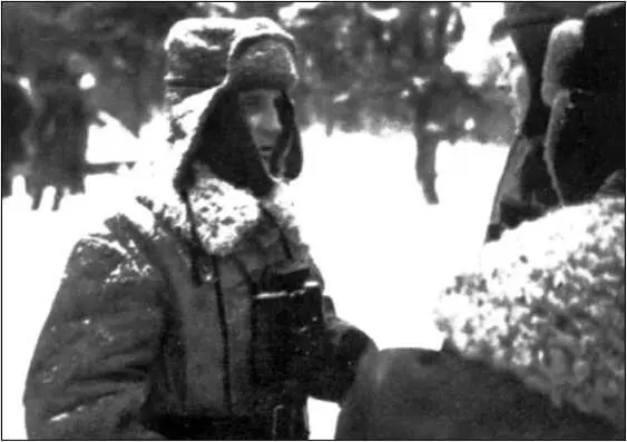 X фон Мантейфель командир 6го сп 7й тд со своими подчиненными Зима 1941 г - фото 42