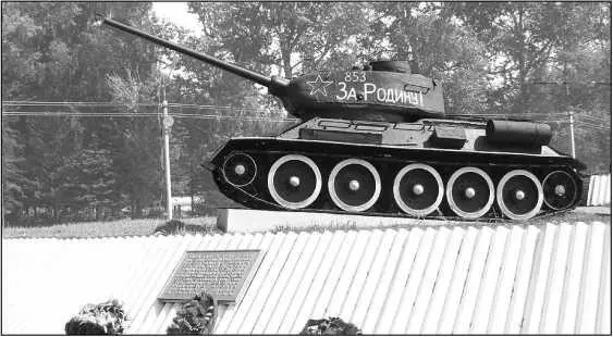 Памятник воинам 1й Ударной армии на въезде в Дмитров На постаменте танк Т34 - фото 85
