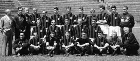 Чемпионский состав Милана сезона195455 Но может быть под Реккарди - фото 117