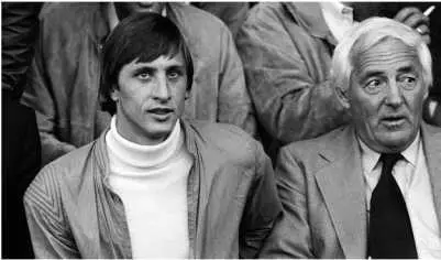 15 сентября 1979 года Круифф и его тесть Кор Костер на трибуне Наш водитель - фото 187