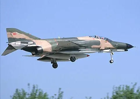 F4E США Экипаж 2 чел Максимальный взлетный вес 280 т Максимальная - фото 254