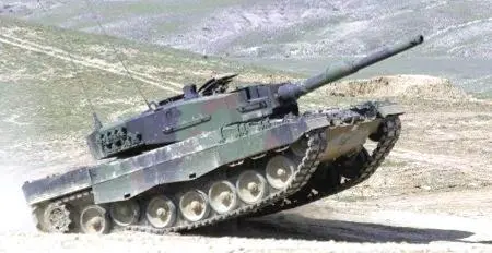 ОБТ Леопард2A4 Германия Экипаж 4 чел Боевой вес 5515 т Вооружение - фото 287