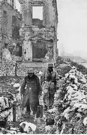 Разрушенный Холм Уличный бои в Харькове 1942 г Немецкие моторизованные - фото 93