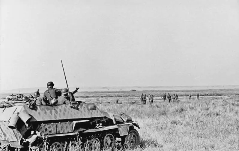 Немецкие моторизованные части на Украине лето 1942 г Немецкая артиллерия - фото 95
