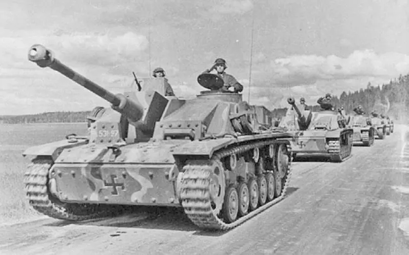 Штурмовое орудие StuG III Ausf G Немецкие горные стрелки на Кавказе 1942 - фото 99