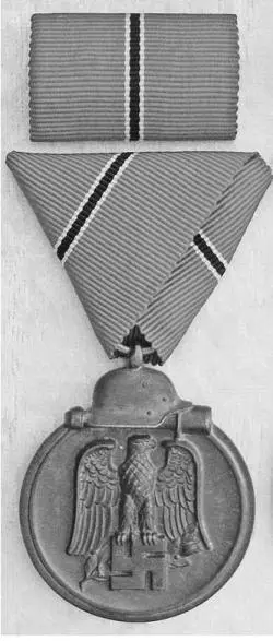 Медаль За зимнюю кампанию на Востоке 1941 42 Примечания 1 Понемецки - фото 107