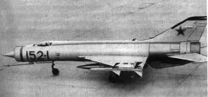 Рис 132 Истребительперехватчик Е1521 с двумя ракетами К9 На самолете - фото 127