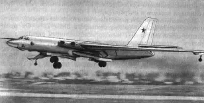 Рис 144 Дальний бомбардировщик ЗМ оборудованный подвесными топливными баками - фото 138