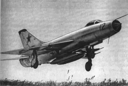 Рис 162 Самолет Су9 Первые серийные машины поступили в полк ПВО в июне 1959 - фото 156