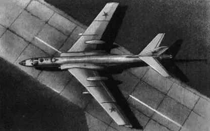 Рис 182 Самолетразведчик Ту16Р Ту16 3В 1955 г начались летные - фото 176