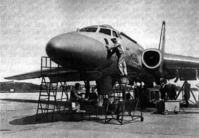 Рис 185 Самолетноситель Ту16К10 Рис 186 Схемы самолета Ту16 и его - фото 179