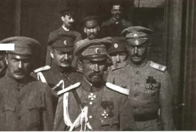 Во время Корниловского мятежа Слева от ЛГ Корнилова БВ Савинков ЛГ - фото 13