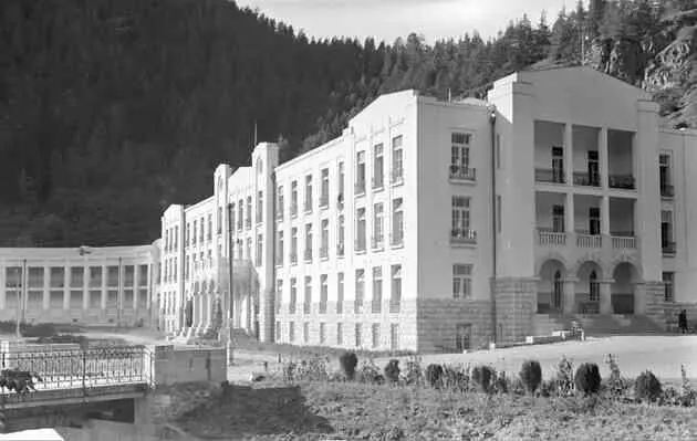 Боржоми Здание санатория 1931 год Фото Уильяма Осгуда Филда Именно в этом - фото 44