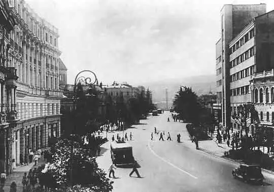 Проспект Руставели Тбилиси 1940 год За две предвоенные пятилетки в - фото 67