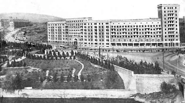 Стоквартирный дом строиться и зоопарк Тбилиси 1937 год Здание цирка - фото 68