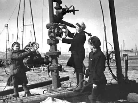 Женщины на нефтепромыслах заменили ушедших на фронт мужчин Публикации в - фото 104