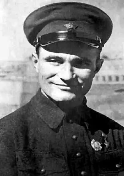 Дмитрий Васильевич Емлютин 19071966 Герой Советского Союза 1942 один из - фото 121