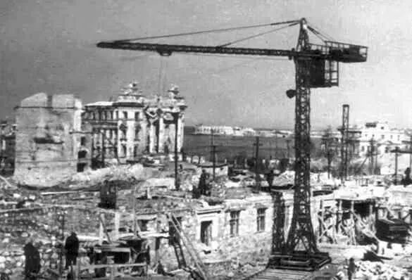 Севастополь в 1945 году Завод Красный Октябрь Сталинград Жители Киева - фото 153