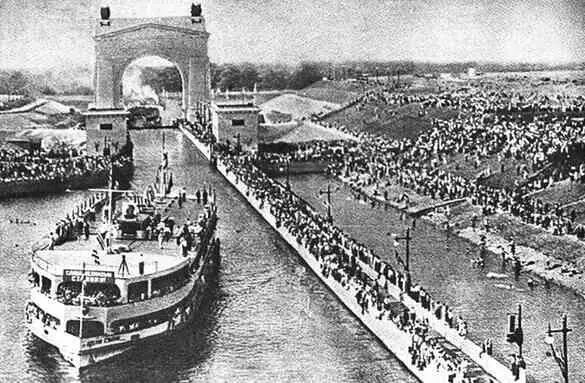 Теплоход Иосиф Сталин входит в ВолгоДонской канал 27 июня 1952 года - фото 161