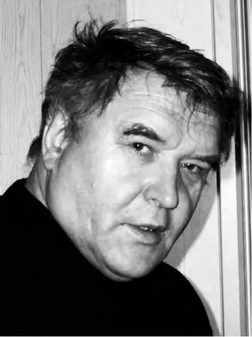 Родился в 1947 году в Москве В 1966 году поступил в Куйбышевский авиационный - фото 10