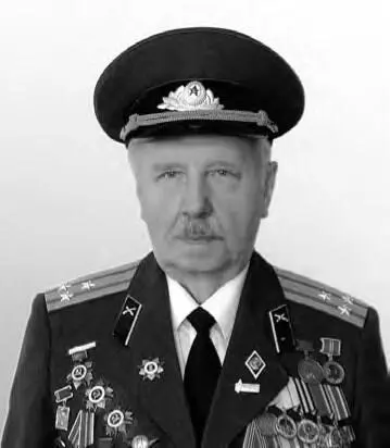 После окончания в 1937 году Череповецкого медицинского техникума служил - фото 53