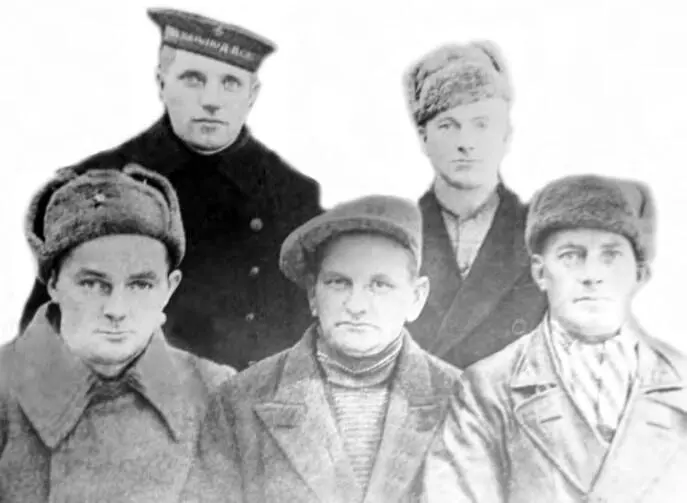 Часть разведгруппы которая 23 октября 1941 г добралась до Вайдагубы на - фото 56