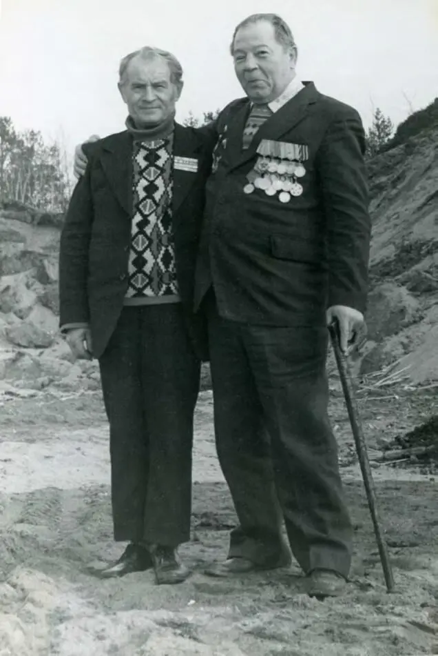 Фотография середины 1990х годов Слева Ф А Савченко справа А Б Ершов - фото 67